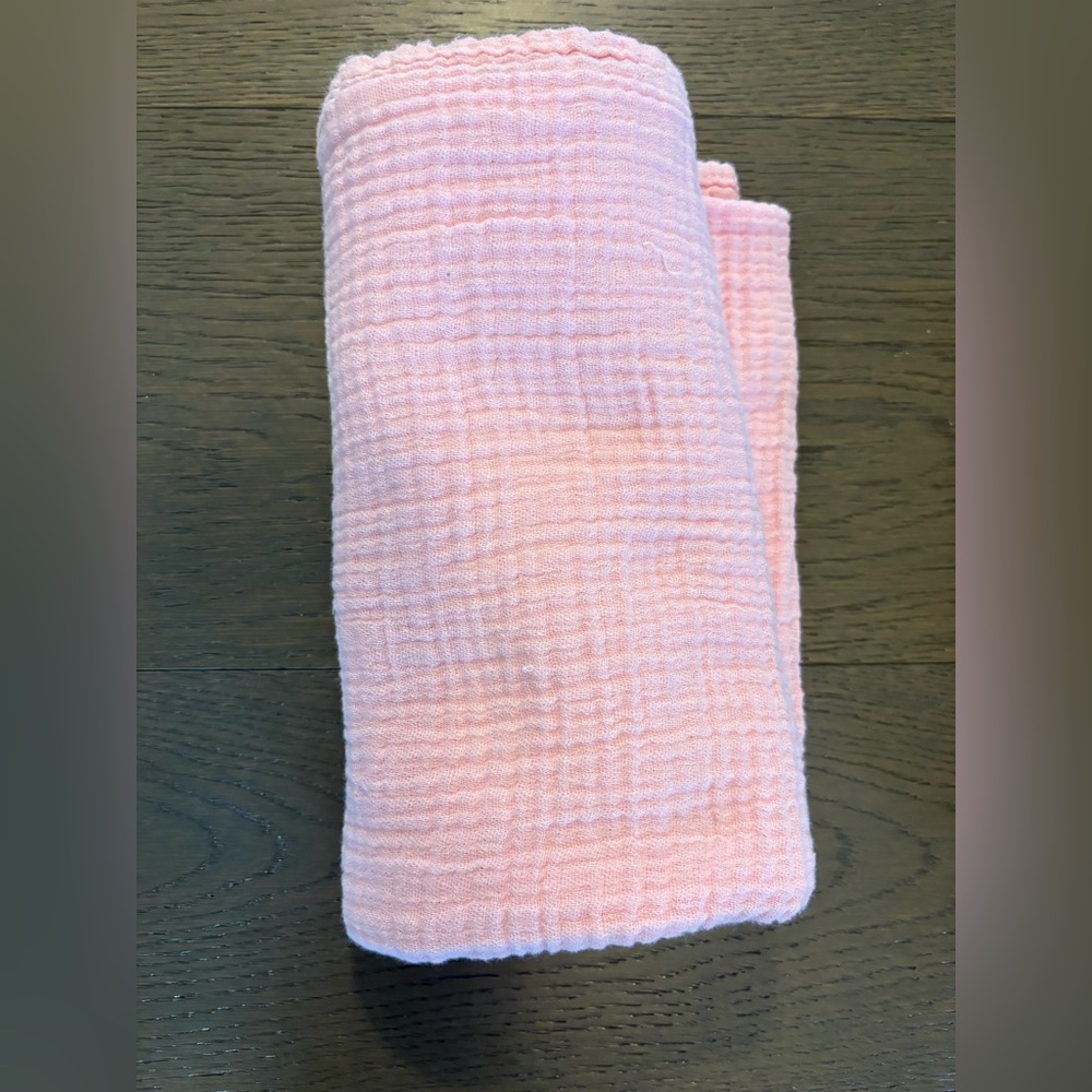 Muslin fabric pink baby swaddling blankets EUC ret $39